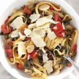 Italian wonderpot filled with pasta and sauce.