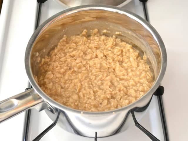 Oats with seasoning mixed in