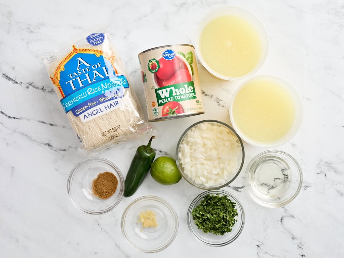 The ingredients to make sopa de fideo.