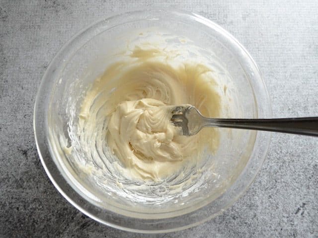 Mixed Icing in mixing bowl