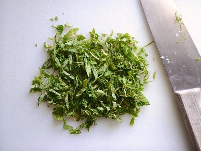 Chopped mint, knife on the side