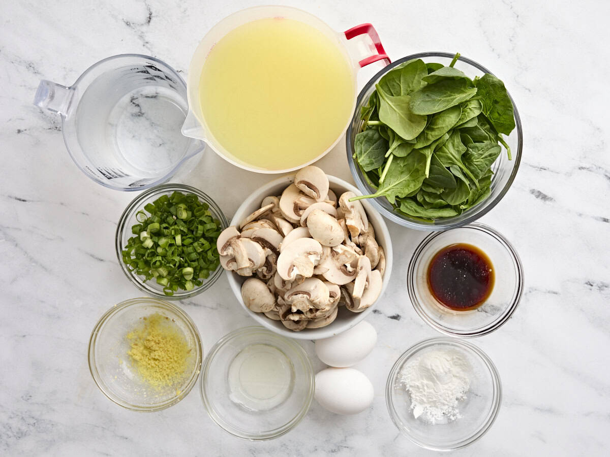 The ingredients to make a homemade egg drop soup.