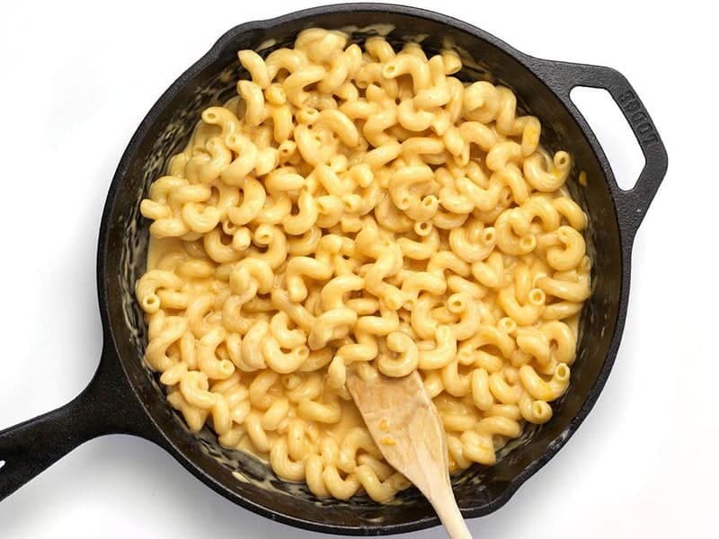 This incredible roux-less mac and cheese is rich, creamy, and only requires seven ingredients. Perfect for last minute weeknight dinners! BudgetBytes.com Finished Will It Skillet Mac and Cheese in the cast iron skillet with a wooden pasta fork