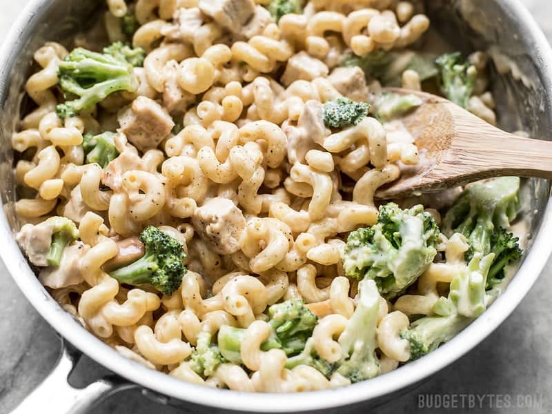 Simple, delicious, and totally comforting, this White Cheddar Mac and Cheese is the perfect quick fix for weeknight dinners. Budgetbytes.com Close up of White Cheddar Mac and Cheese with broccoli in the skillet