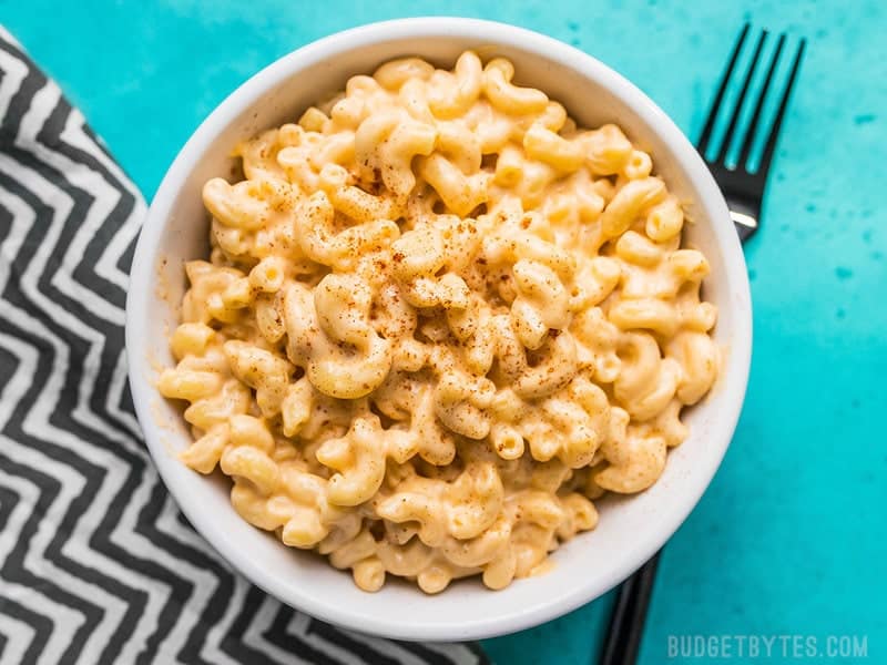 This rich and creamy Rice Cooker Mac and Cheese cooks up in just a few minutes and requires only a few simple ingredients. It’s the perfect fast fix! Budgetbytes.com Finished Rich and Creamy Rice Cooker Mac and Cheese