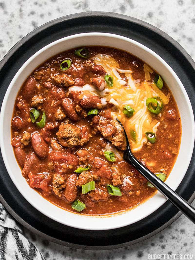 This small batch, scaled back, and super easy Rice Cooker Chili still delivers huge flavor. Perfect for dorm living, RV's, and hotel cooking! Budgetbytes.com A big bowl of super flavorful small-batch Rice Cooker Chili.