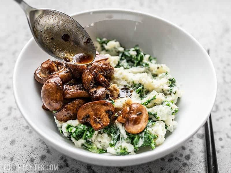 These Balsamic Roasted Mushrooms with Herby Kale Mashed Potatoes are a vegetarian meal that will please any "meat and potatoes" style meal lover. Budgetbytes.com Drizzle balsamic pan sauce over mushrooms and mashed potatoes