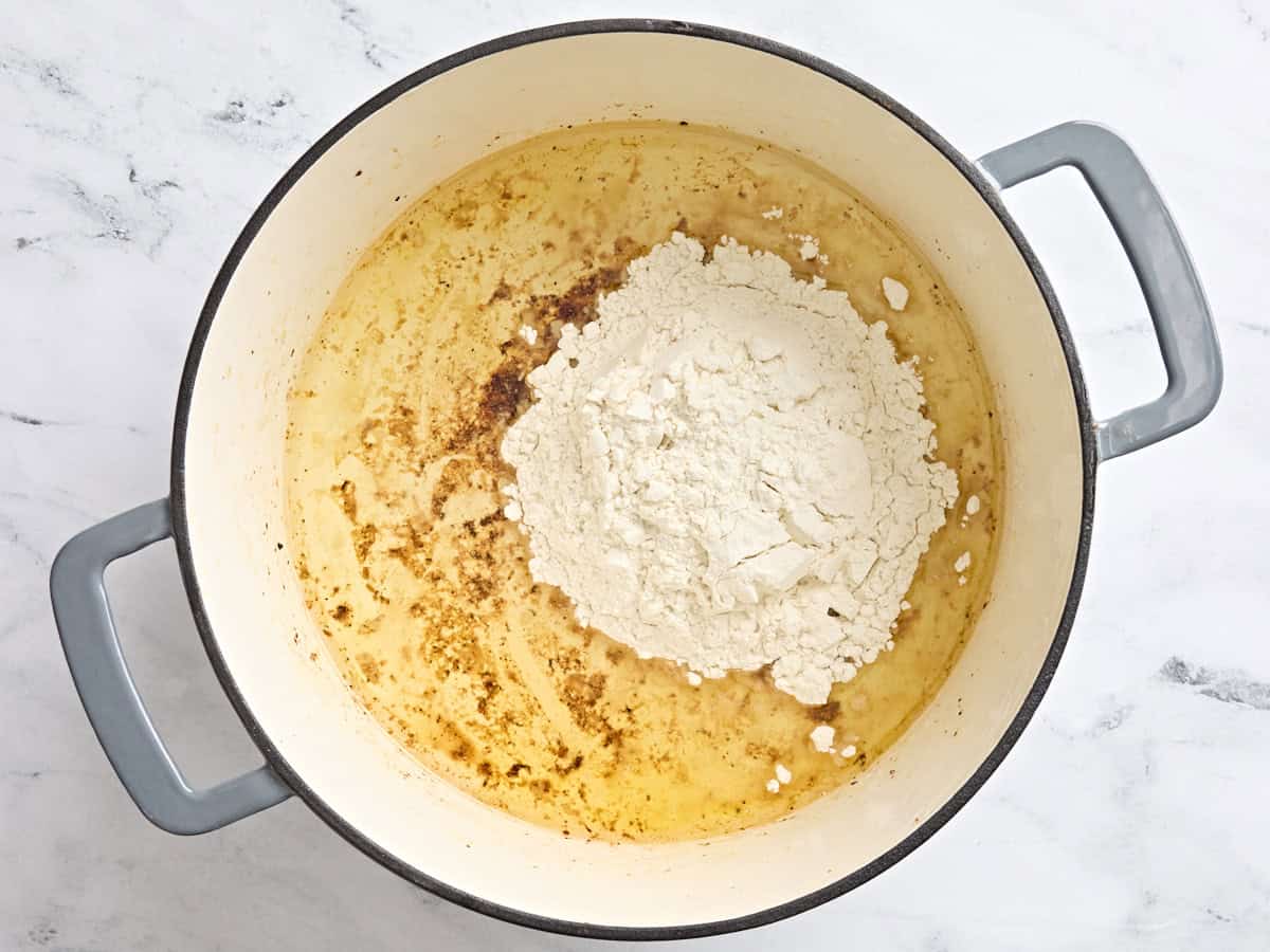 Oil and flour in a pot.