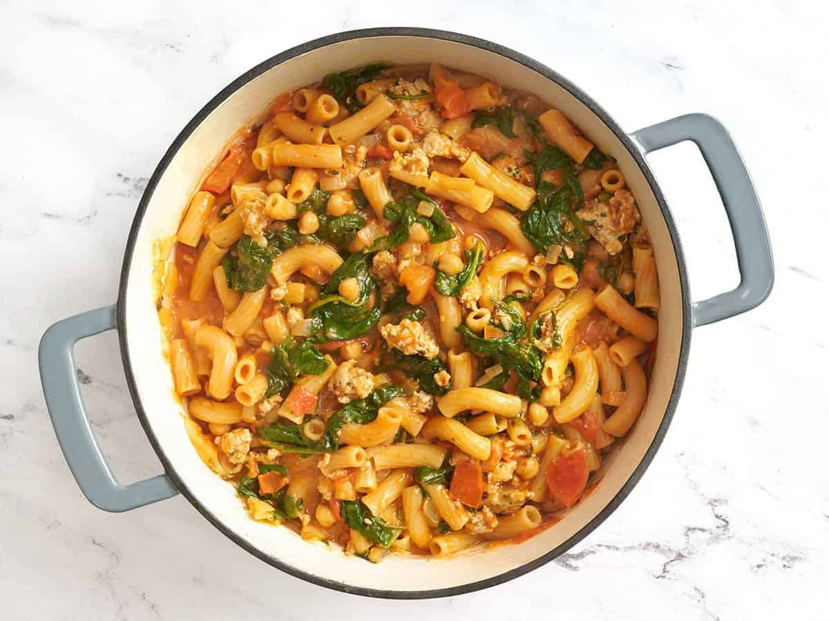 Finished chicken Bruschetta Rigatoni all Vodka in a pot.