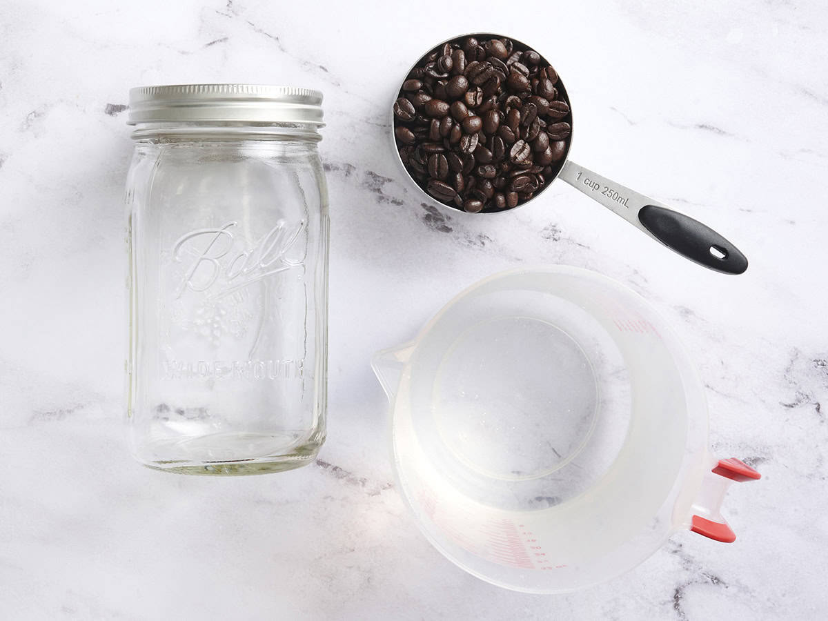 The ingredients to make cold brew coffee.