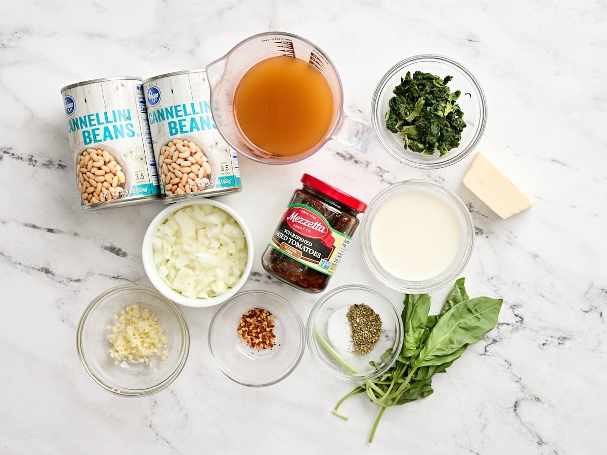 The ingredients to make marry me white beans.