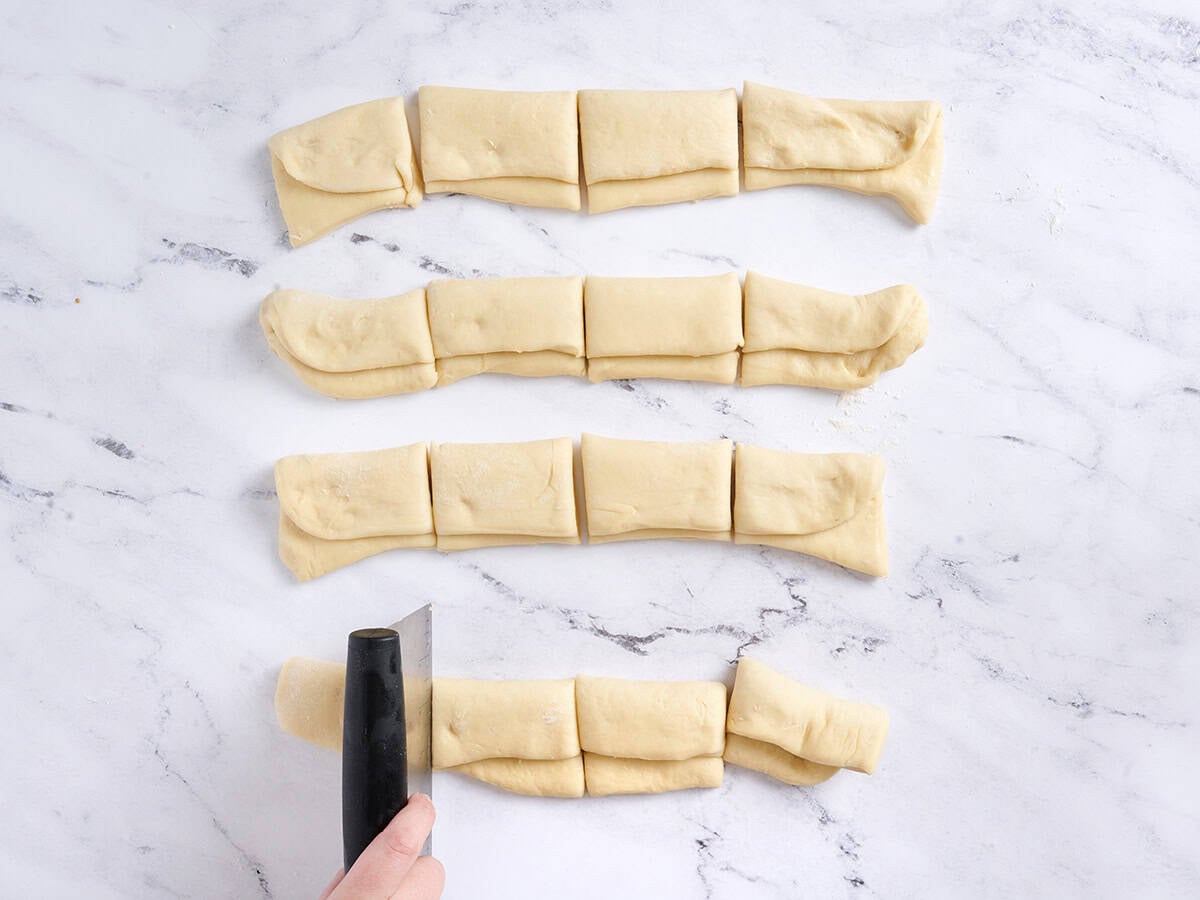 Cutting the dough into 16 pieces.